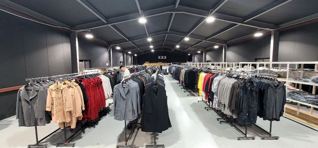 픽라이브 패션 브랜드 의류 창고 초특가 할인 상품 라이브방송 판매 전용 물류센터